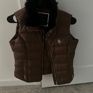 Cute winter or fall vest brown gold zipper and black fur